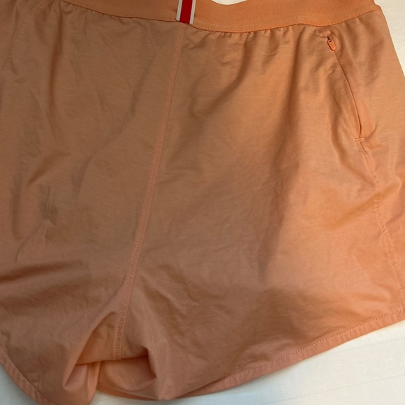 Tracksmith Session shorts large - Picture 4 of 6